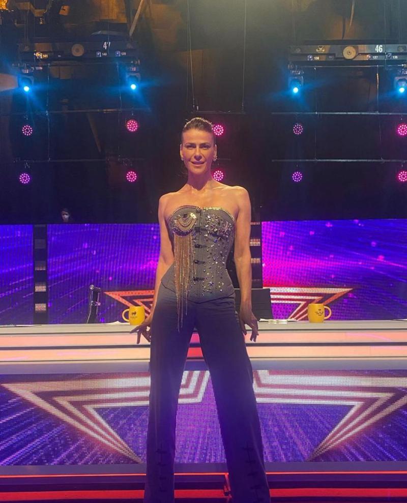 “Tras bambalinas”: Tonka Tomicic se luce con panty liga