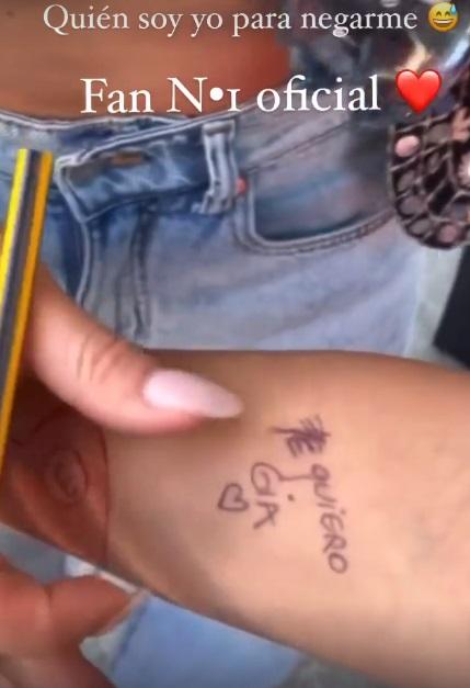 Fan de Gianella Marengo se tatúa mensaje de su ídola