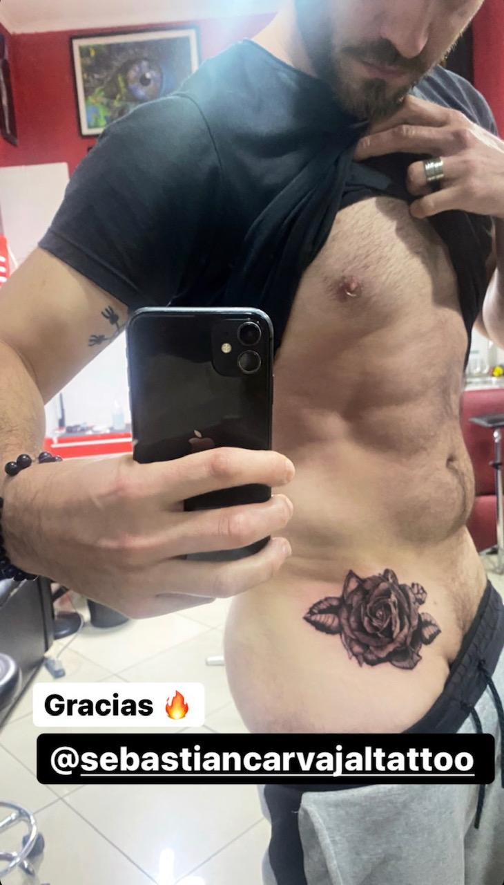 Hernán Contreras impacta con jugado tatuaje en la ingle