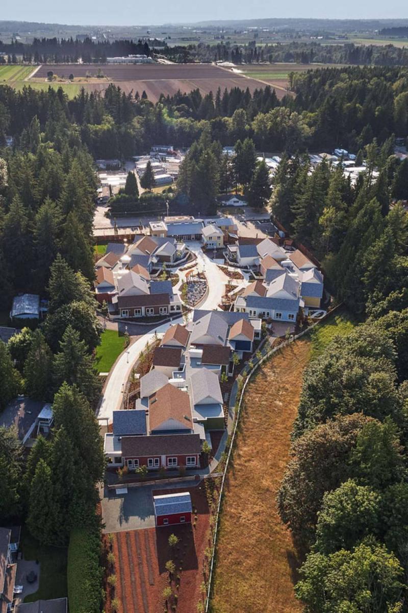 Muy parecido a “The Truman Show”: El pueblo donde solo viven adultos mayores con Alzheimer