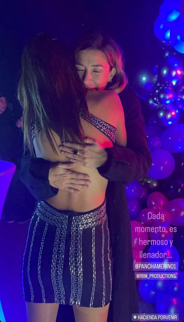 Pancha Merino junto a su hija en plena fiesta