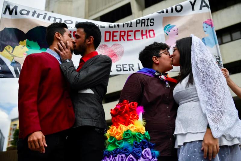 "El rosado nos pone sospechosos": El "chiste" de Nicolás Maduro que exhibe la homofobia de Estado