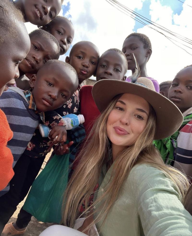 Belén Soto grabando su documental en Africa