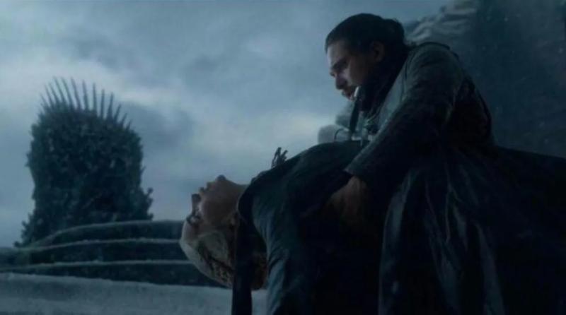 El final: Jon Snow mata a Daenerys frente al Trono