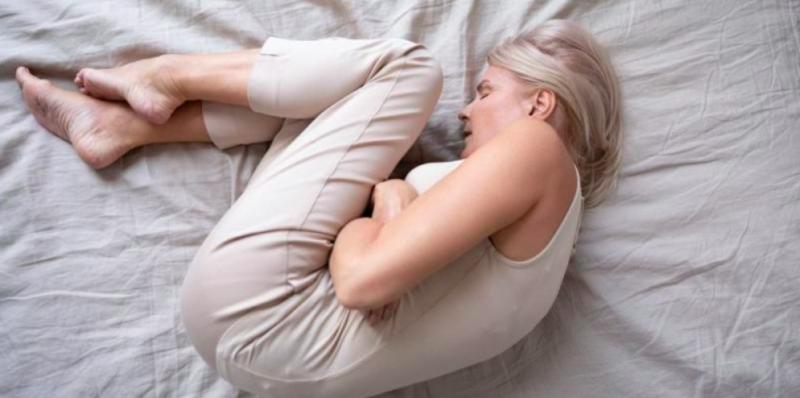 ¿Por qué me duelen los ovarios sin estar con la regla?