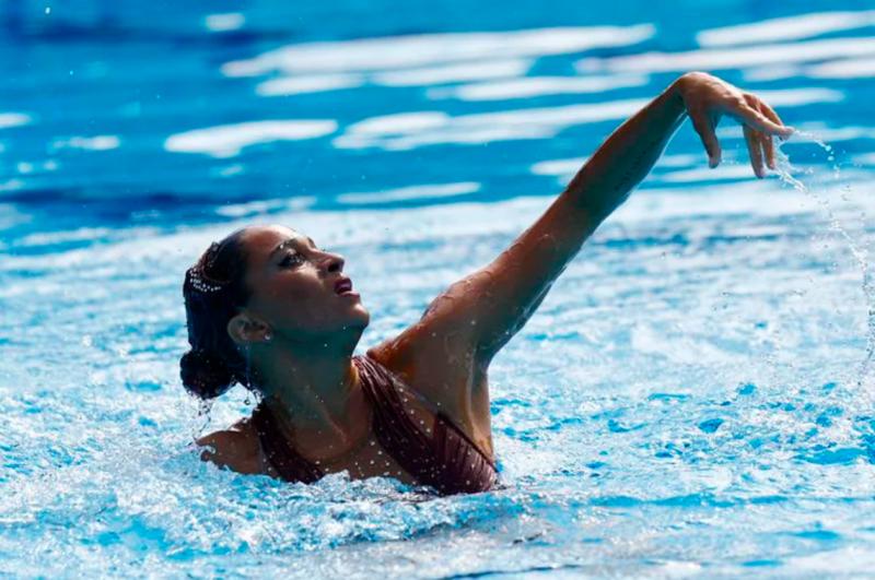 "Estuvo dos minutos sin respirar": El estremecedor relato sobre el rescate de nadadora que se desmayó en competencia