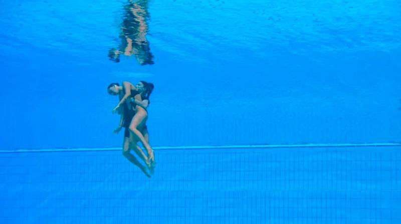 "Estuvo dos minutos sin respirar": El estremecedor relato sobre el rescate de nadadora que se desmayó en competencia