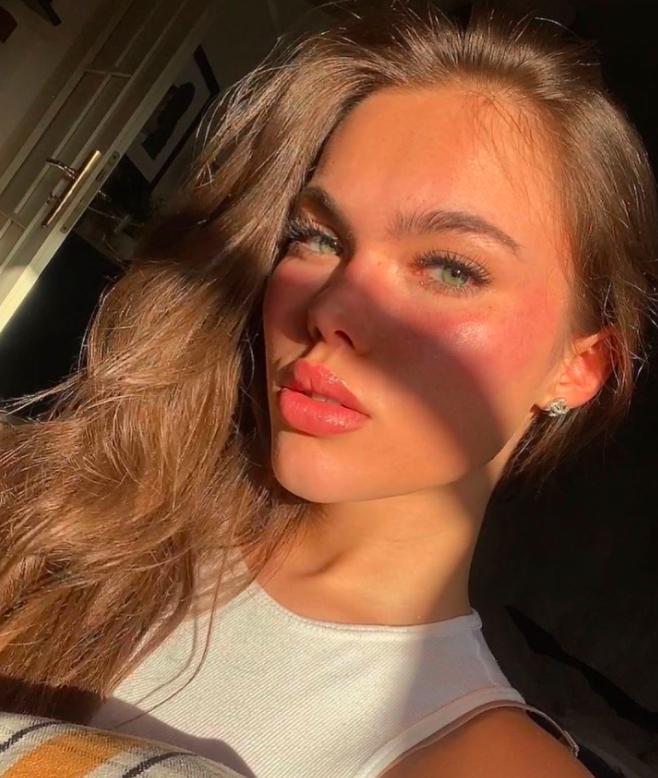 Se vengó: Mujer que fue dejada por su novio por "no ser linda" creció y ahora es modelo internacional