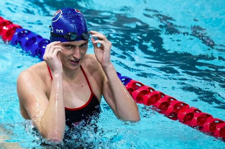 Atleta olímpica advierte que es devastador que trans compitan en categorías femeninas: "Son varones"