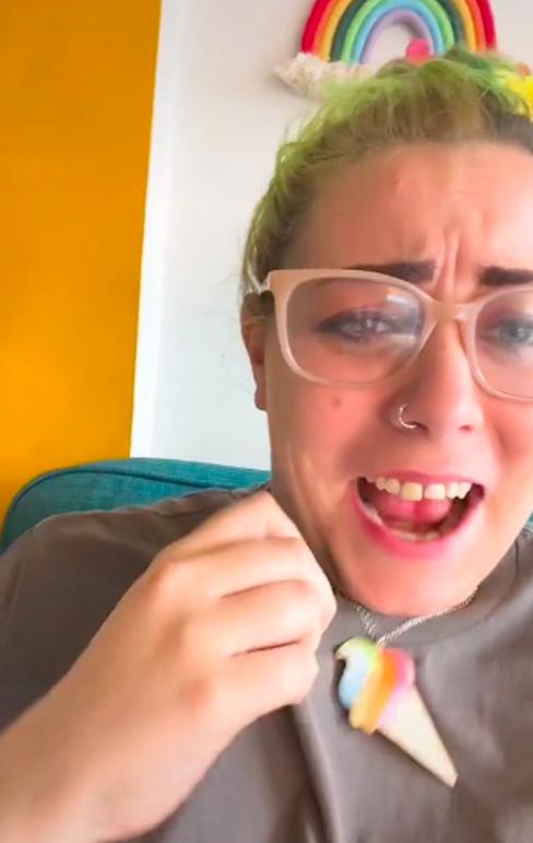 Mujer fue víctima de gordofobia en buffet de comida: le cobraron el doble por su peso