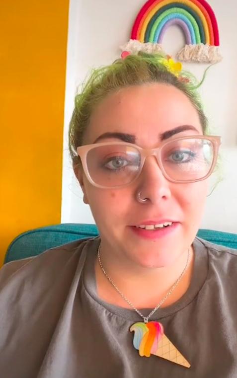 Mujer fue víctima de gordofobia en buffet de comida: le cobraron el doble por su peso