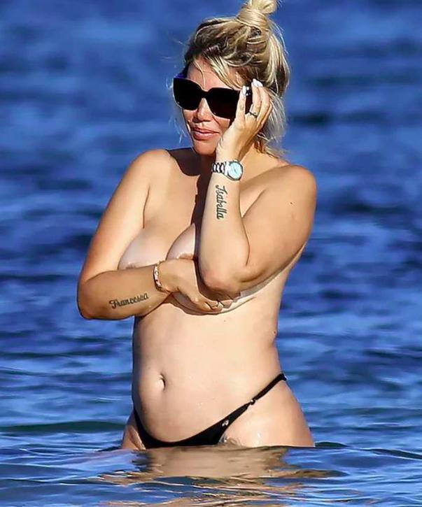 Wanda Nara deslumbró haciendo topless durante sus vacaciones en Ibiza