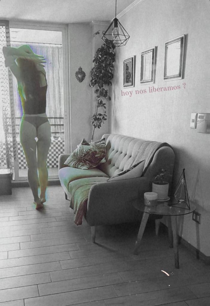 El destape hogareño de Mariana Marino