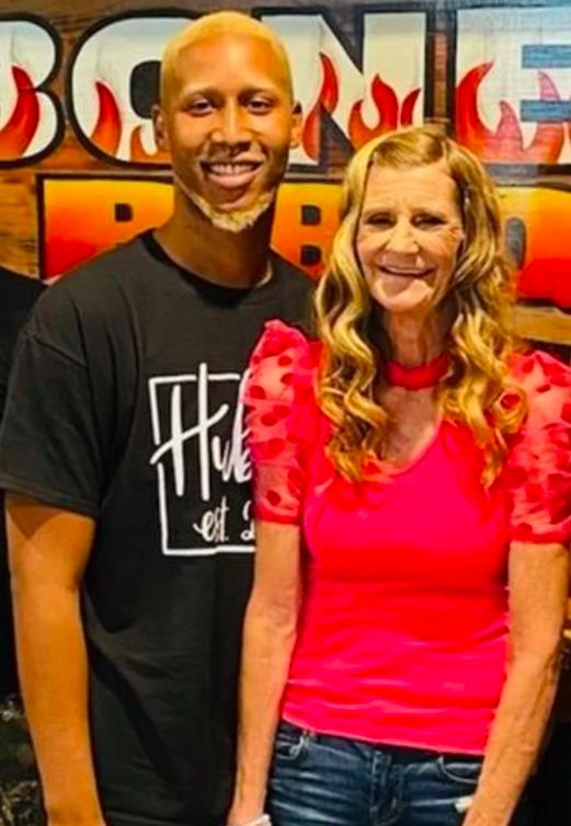 Mujer de 61 años y hombre de 24 años buscan ser padres: “Estamos muy emocionados”