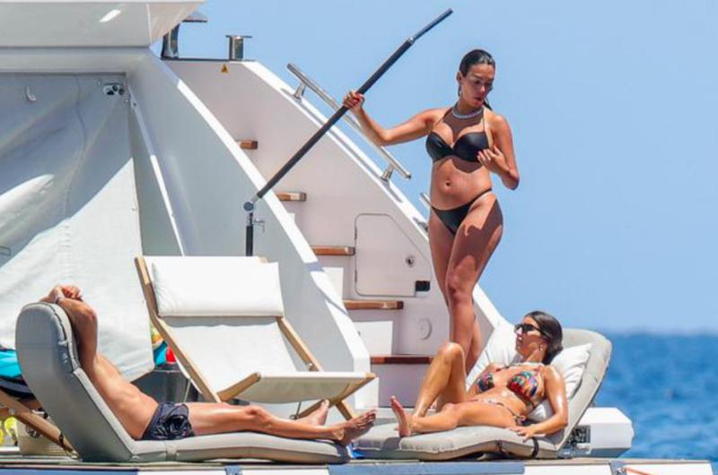 La llamaron "gorda": Georgina Rodríguez se volvió foco de burlas por su figura en bikini