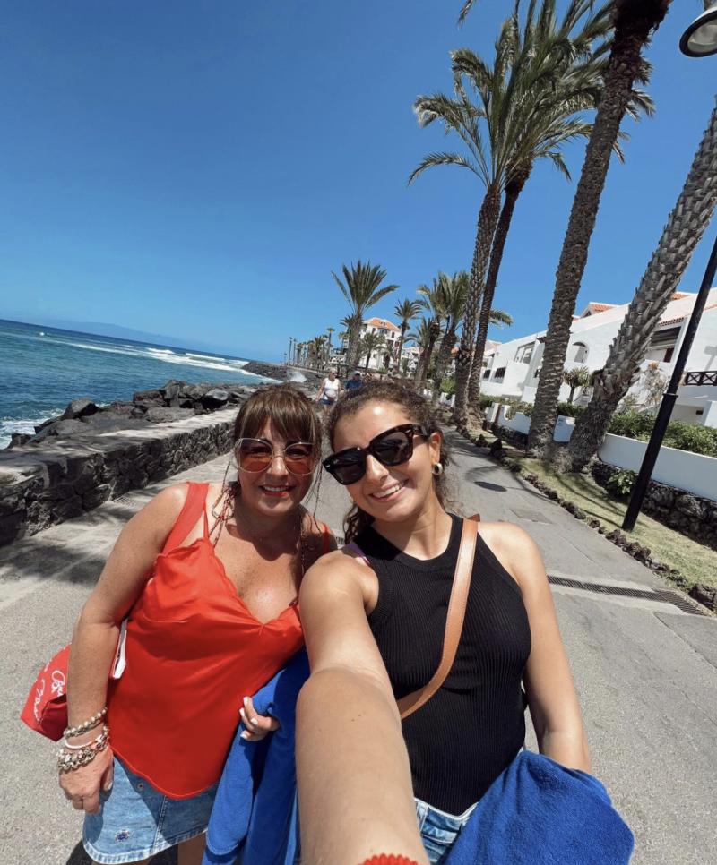 Helhue Sukni junto a su hija Samia