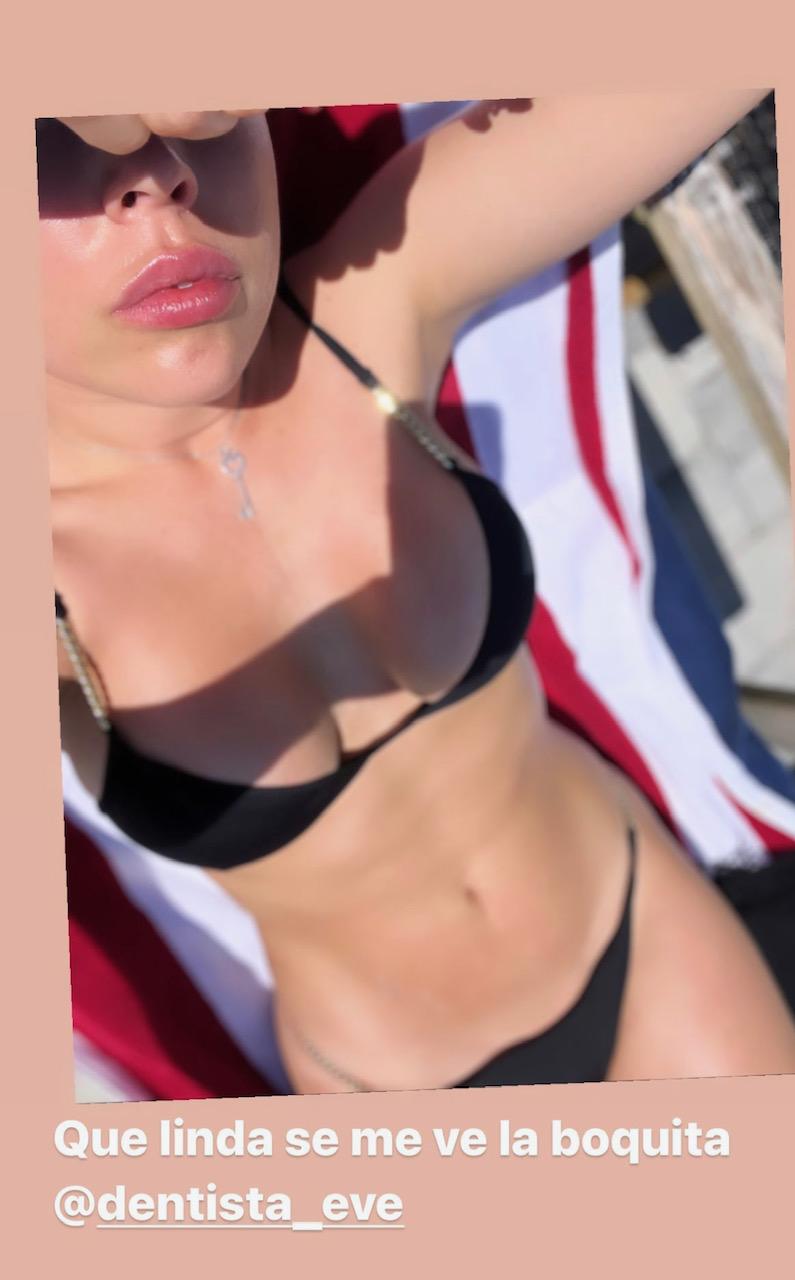 Daniela Aránguiz enseñó retoque labial