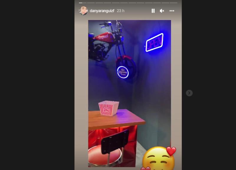 El inmueble tiene incluso una mini sala de cine.