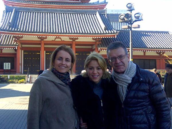 Shakira y los padres de Gerard Piqué