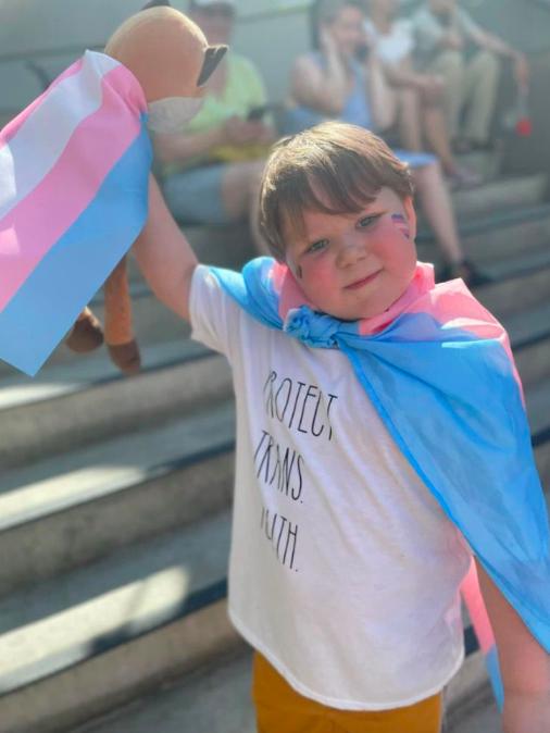 "Soy niño": Pequeño trans de 4 años decidió que sería varón luego de nacer como niña