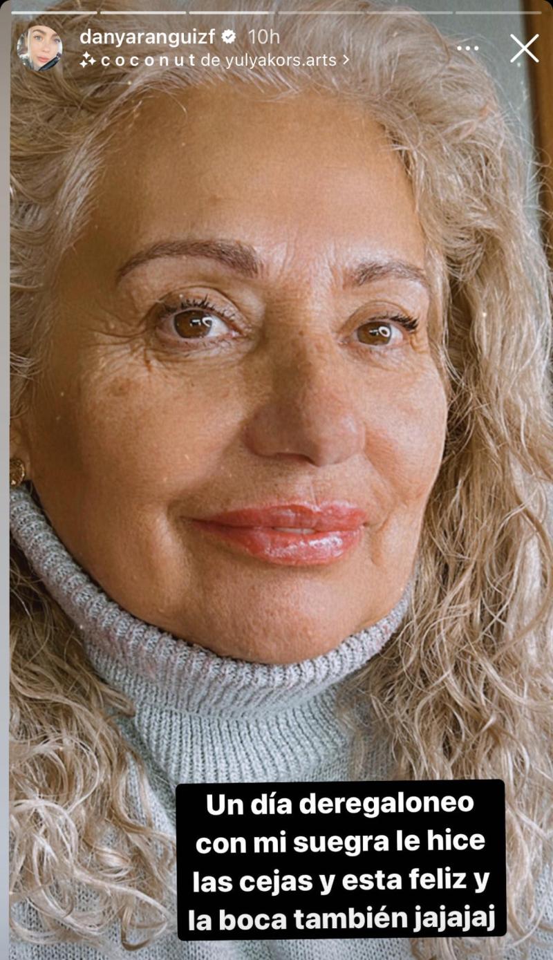 Daniela Aránguiz mostrando los resultados