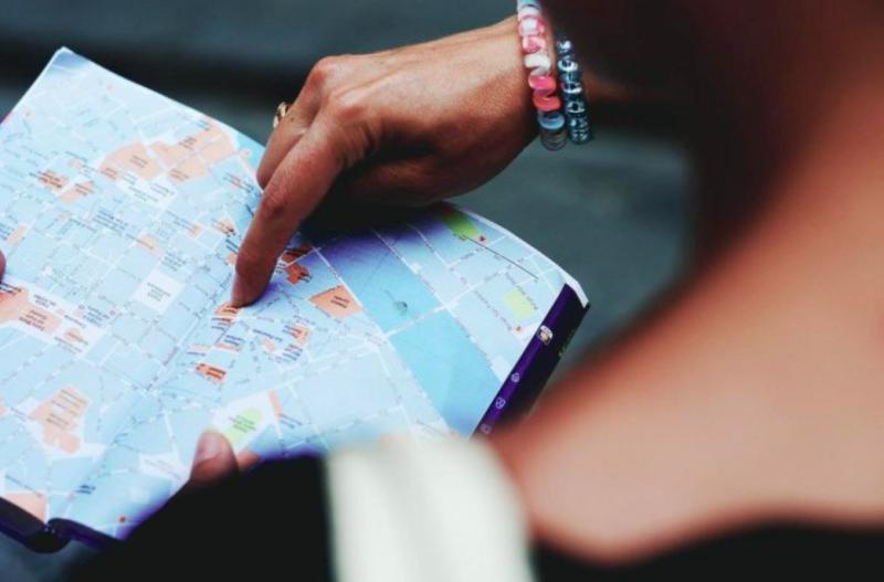 Más de la mitad de las mujeres que viajaron en junio lo hicieron solas: radiografía al nuevo viajero