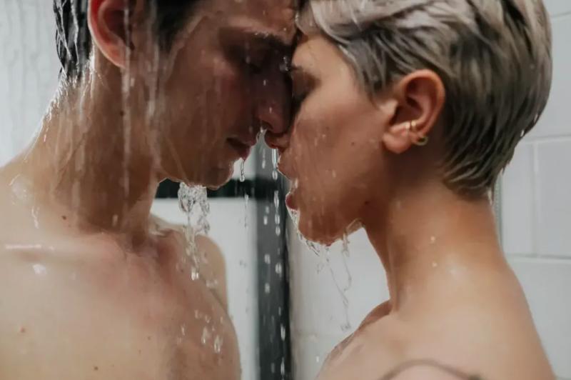 ¿Modo sirena? Todo lo que siempre quisiste saber sobre el sexo en el agua