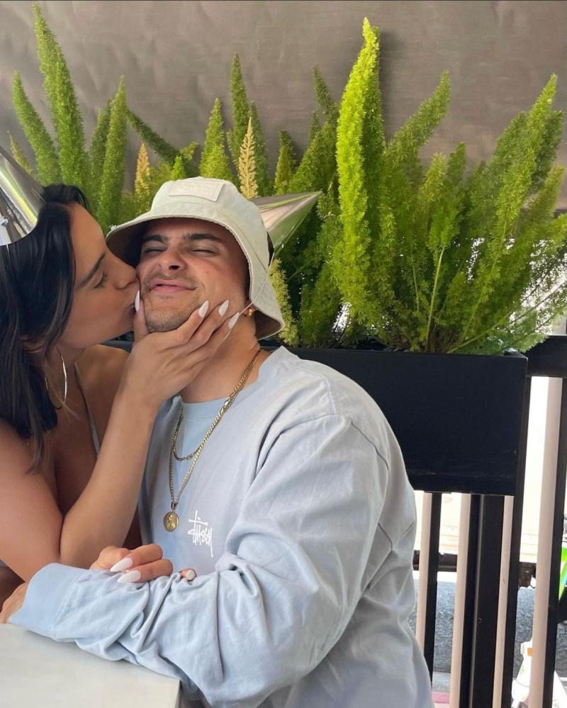 Augusto Schuster celebró sus 30 años acompañado de su enamorada