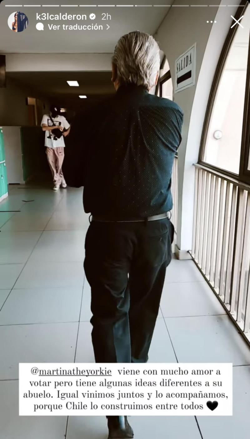 Kel Calderón votando en compañía de su padre