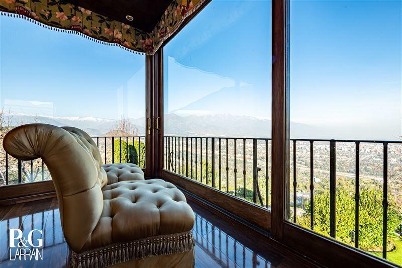 Conoce la lujosa mansión que Leonardo Farkas donó a Desafío Levantemos Chile