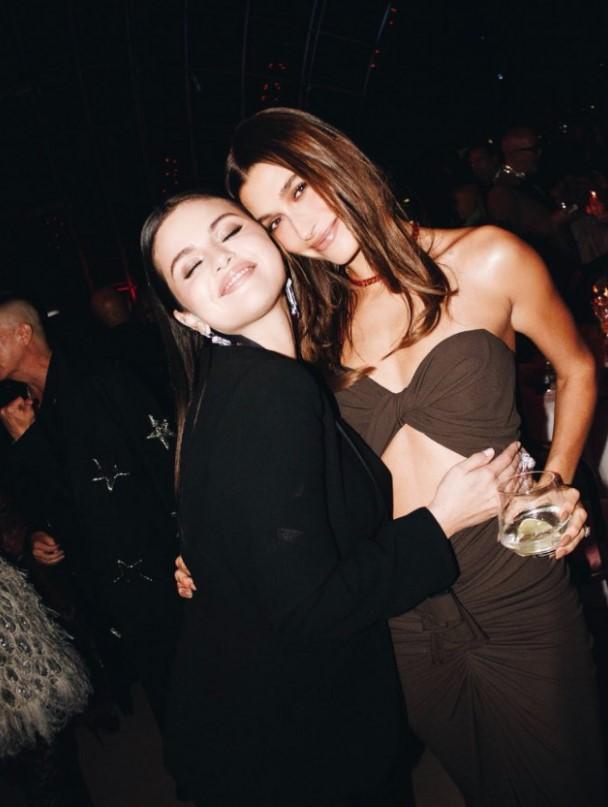 Selena Gómez y Hailey Bieber