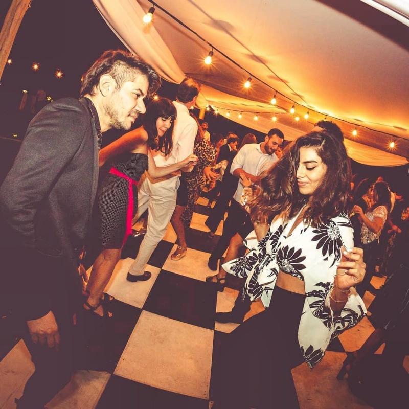 Kathy Contreras y su pareja