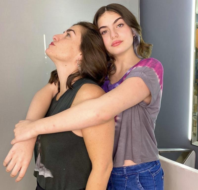 Ingrid Cruz junto a su hija - anterior registro fotográfico