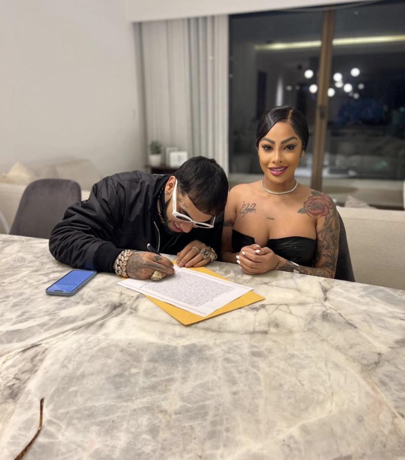 Anuel AA y Yailin casándose