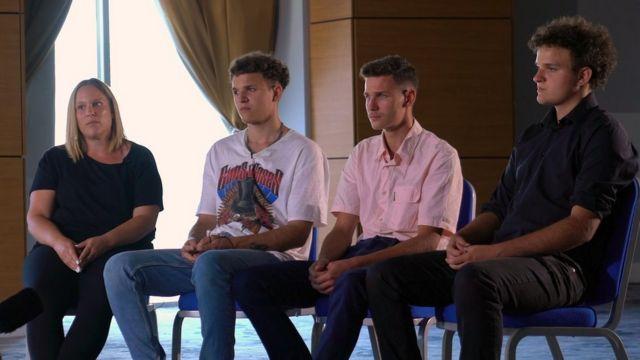 Sarah Sands y sus hijos