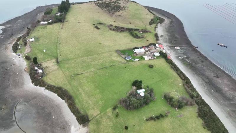 Pancho Saavedra descubrirá sorprendentes historias de los habitantes de las islas, bosques y lagos de Puerto Montt