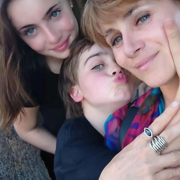 Amaya Forch junto a sus hijos: Julieta y Alonso