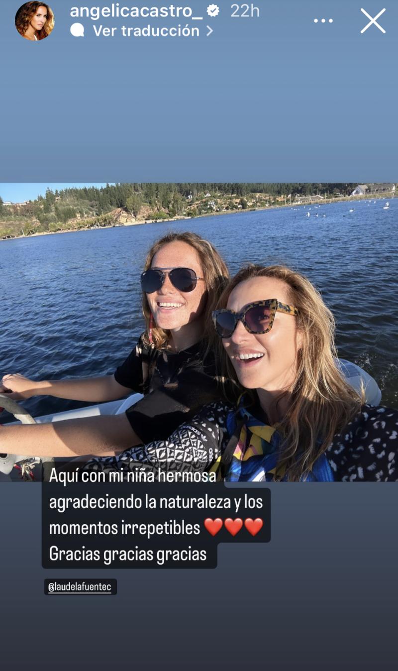 Angélica Castro y Laura de la Fuente paseando en lancha
