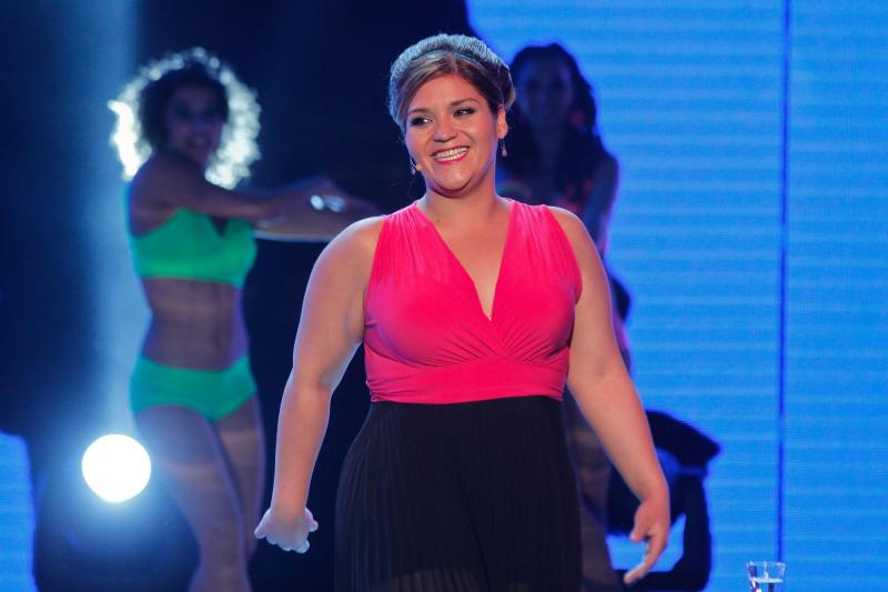 Kathy Orellana exfigura de Rojo