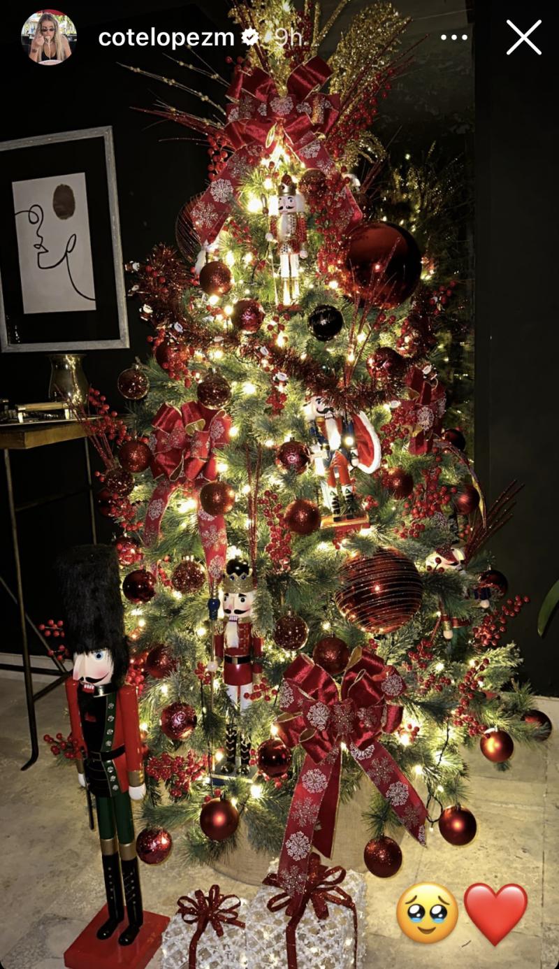 María José López muestra su árbol de Navidad