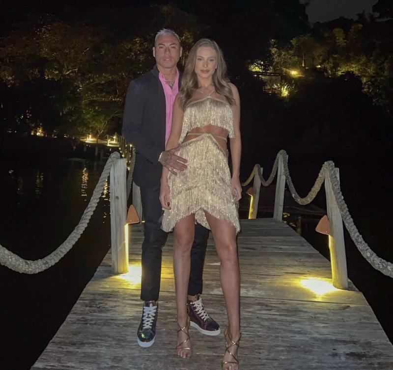 Eduardo Vargas y su novia brasileña