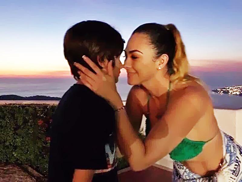 Hijo de Luis Miguel junto a su madre