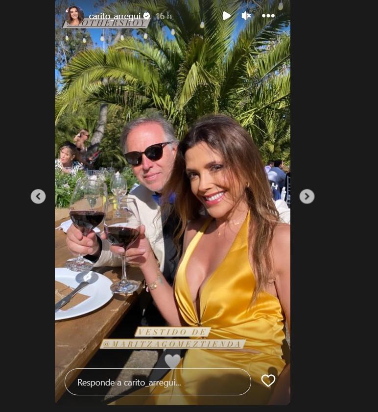 Carolina Arregui junto a su esposo