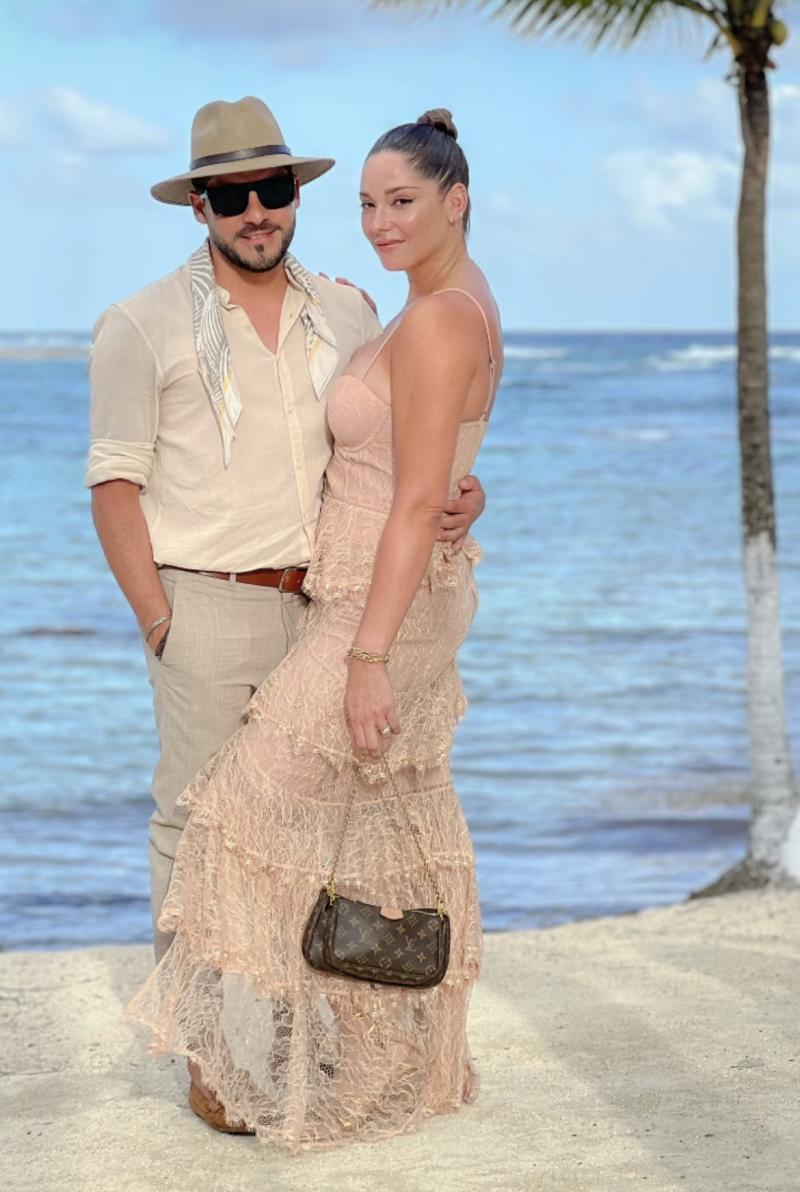 Renzo Tissinetti y Kel Calderón en la boda de Belén Soto