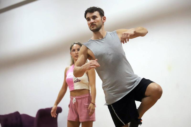 Tomás González prepara su debut en la danza con “Aquí se baila” y cuenta las razones que lo llevan a debutar en la TV