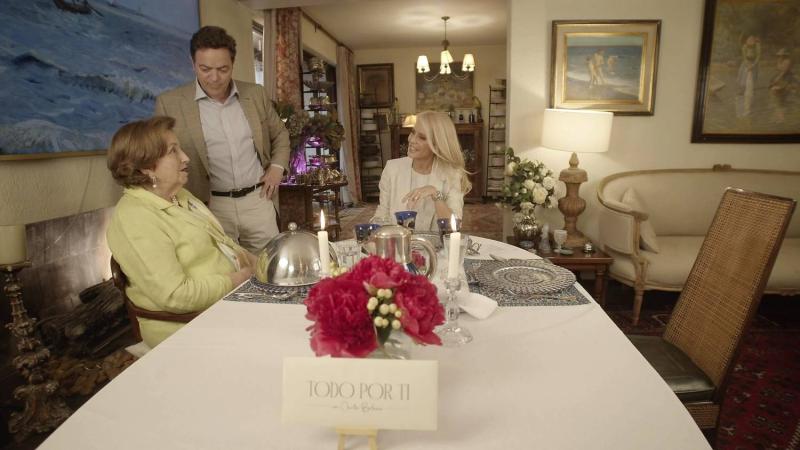 Cecilia Bolocco revelará cómo su amistad con Felipe Izquierdo la mantuvo en pie durante su detención domiciliaria junto a Carlos Menem