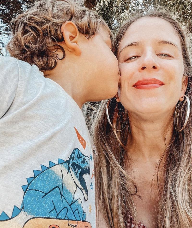Alison Mandel y su hijo