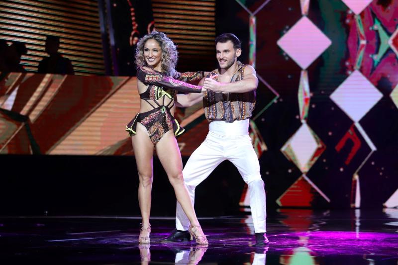 Tomás González sorprendió con aplaudida coreografía al ritmo de la salsa