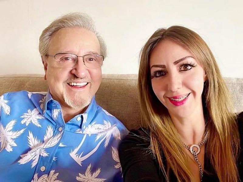 Carlos Villagrán junto a su hija Vanessa