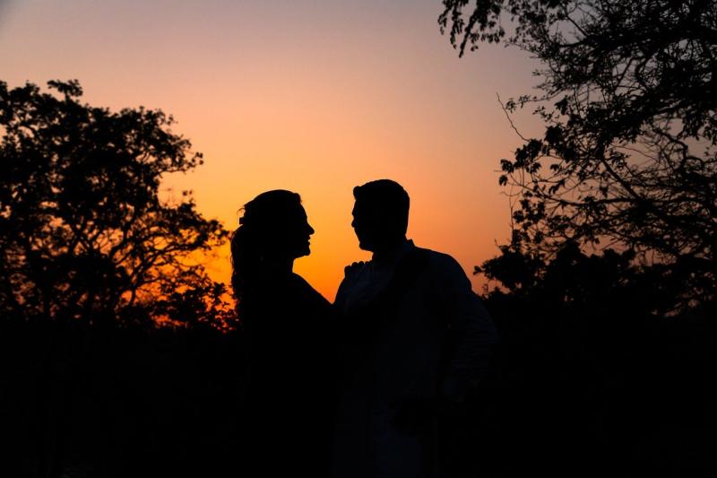Pareja en el atardecer